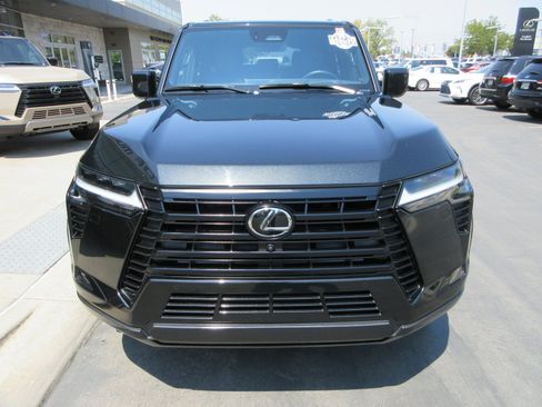 Used 2024 Lexus GX 550 w/ Accessory Package (2T) AWD/4WD image 14