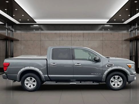 Used 2017 Nissan Titan SV image 6