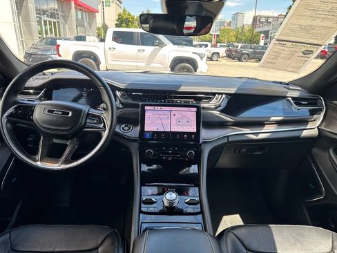 Used 2022 Jeep Grand Cherokee Overland AWD/4WD image 13