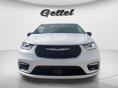 Used 2024 Chrysler Pacifica Touring-L