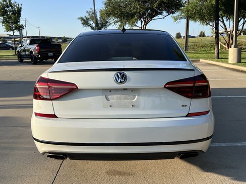 Used 2018 Volkswagen Passat 3.6 FWD image 9