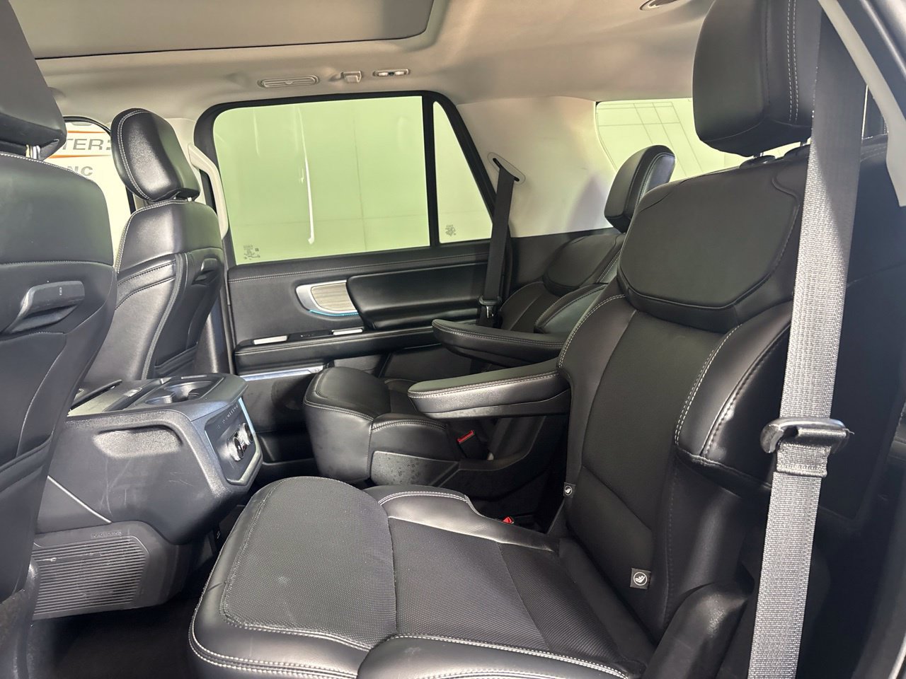 Used 2025 Ford Expedition Platinum AWD/4WD image 25