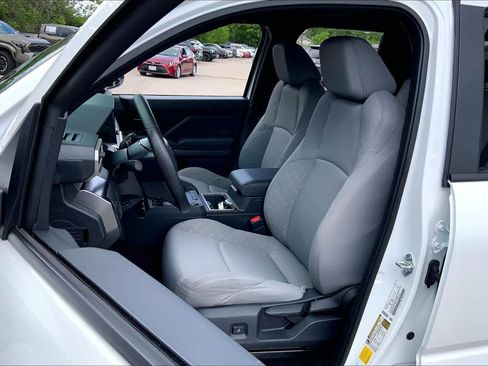 Used 2025 Toyota Tacoma SR5 image 7