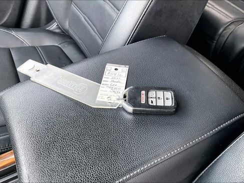 Used 2022 Honda CR-V Touring image 32