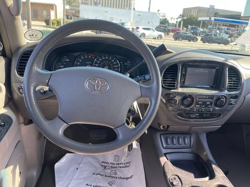 Used 2007 Toyota Sequoia SR5 RWD image 17