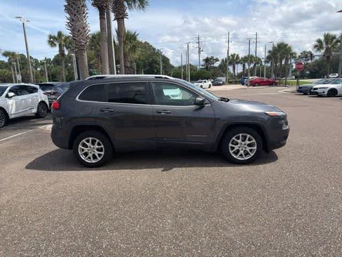 Used 2016 Jeep Cherokee Latitude w/ Comfort/Convenience Group FWD image 13