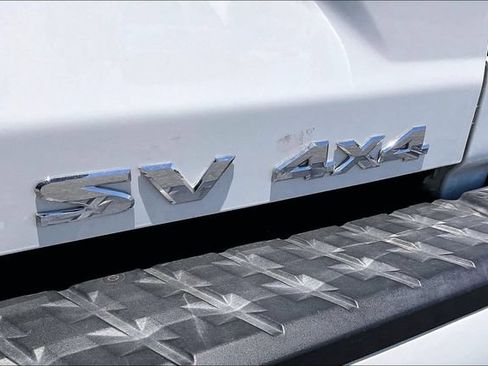 Used 2023 Nissan Titan SV AWD/4WD image 7