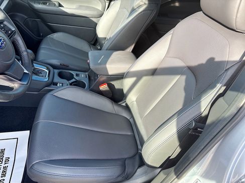 Used 2025 Subaru Forester Limited image 21