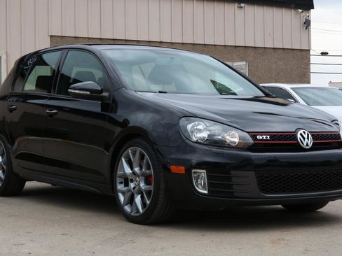 Used 2013 Volkswagen Golf 4-Door FWD image 4