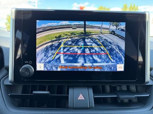Used 2023 Toyota RAV4 LE AWD/4WD image 16