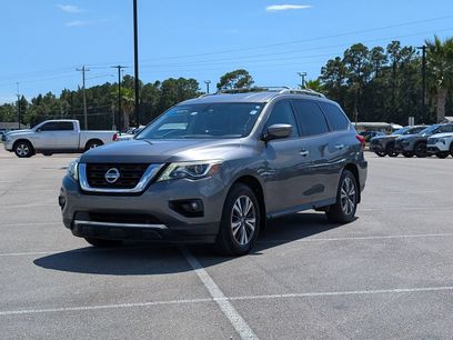 Used 2017 Nissan Pathfinder SV