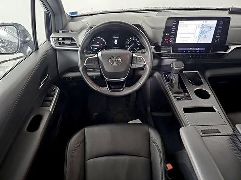 Used 2023 Toyota Sienna XSE AWD/4WD image 12