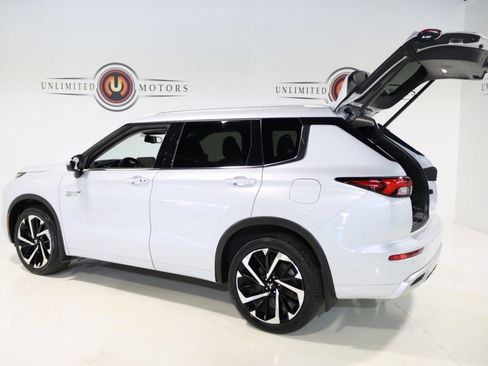 Used 2024 Mitsubishi Outlander 4WD Plug-In Hybrid image 32