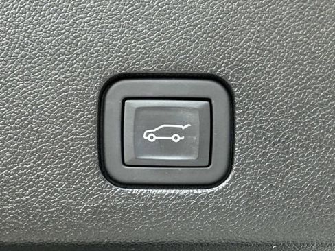 Used 2024 Cadillac XT6 Luxury FWD image 13