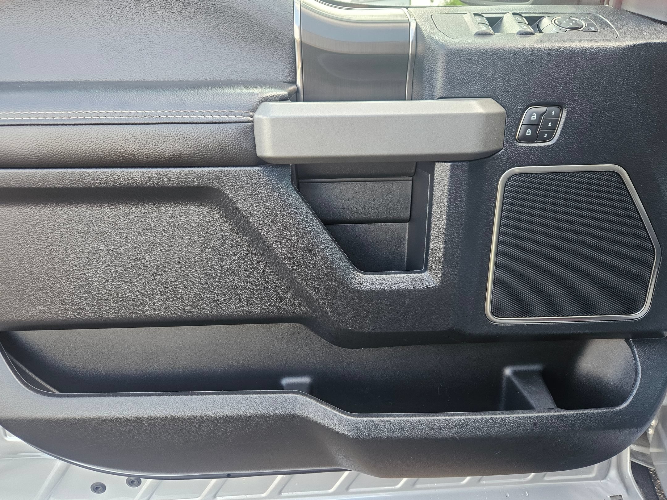 Used 2019 Ford F150 Raptor w/ Equipment Group 802A Luxury AWD/4WD image 9