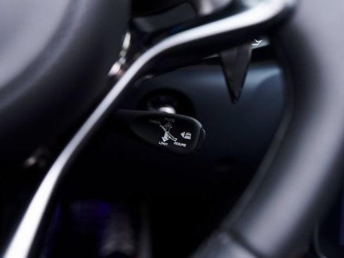 Used 2025 McLaren Artura Spider RWD image 28