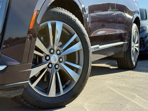 Used 2021 Cadillac XT6 Premium Luxury image 2