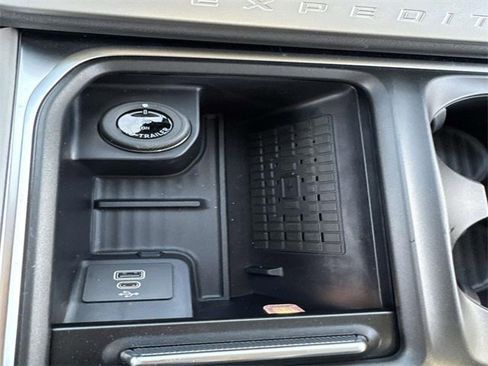 New 2025 Ford Expedition Active image 26