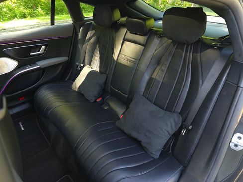Used 2022 Mercedes-Benz EQS 580 4MATIC Sedan image 17