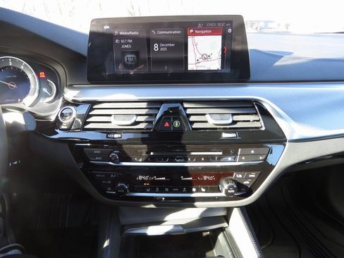 Used 2018 BMW M550i xDrive image 28