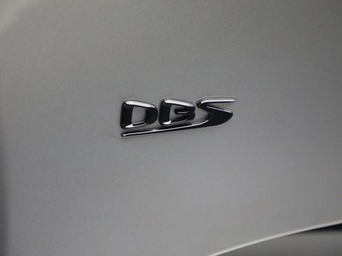 Used 2023 Aston Martin DBS Coupe image 32