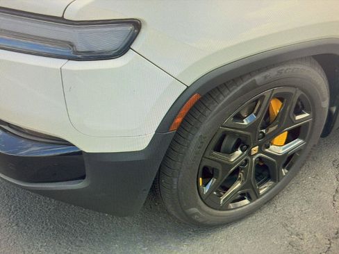 Used 2025 Rivian R1S Premium AWD/4WD image 8