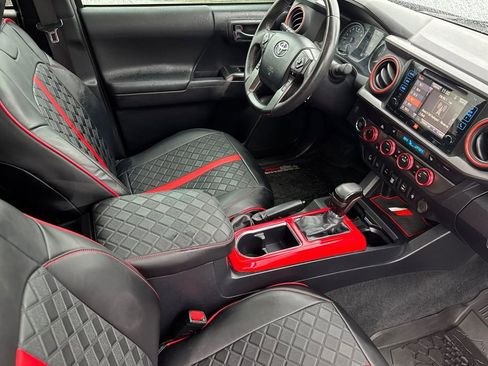 Used 2019 Toyota Tacoma TRD Off-Road AWD/4WD image 15