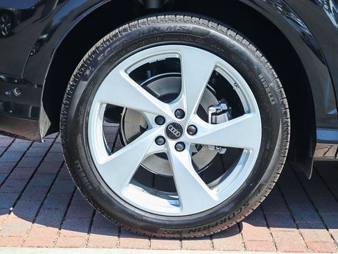 Certified 2025 Audi Q5 Prestige AWD/4WD image 9