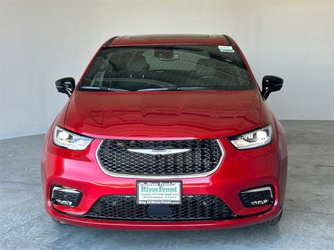 New 2025 Chrysler Pacifica Select image 3