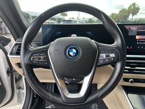 Used 2024 BMW i4 eDrive40 RWD image 11