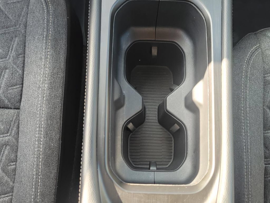Used 2025 Nissan Kicks SV AWD/4WD image 30