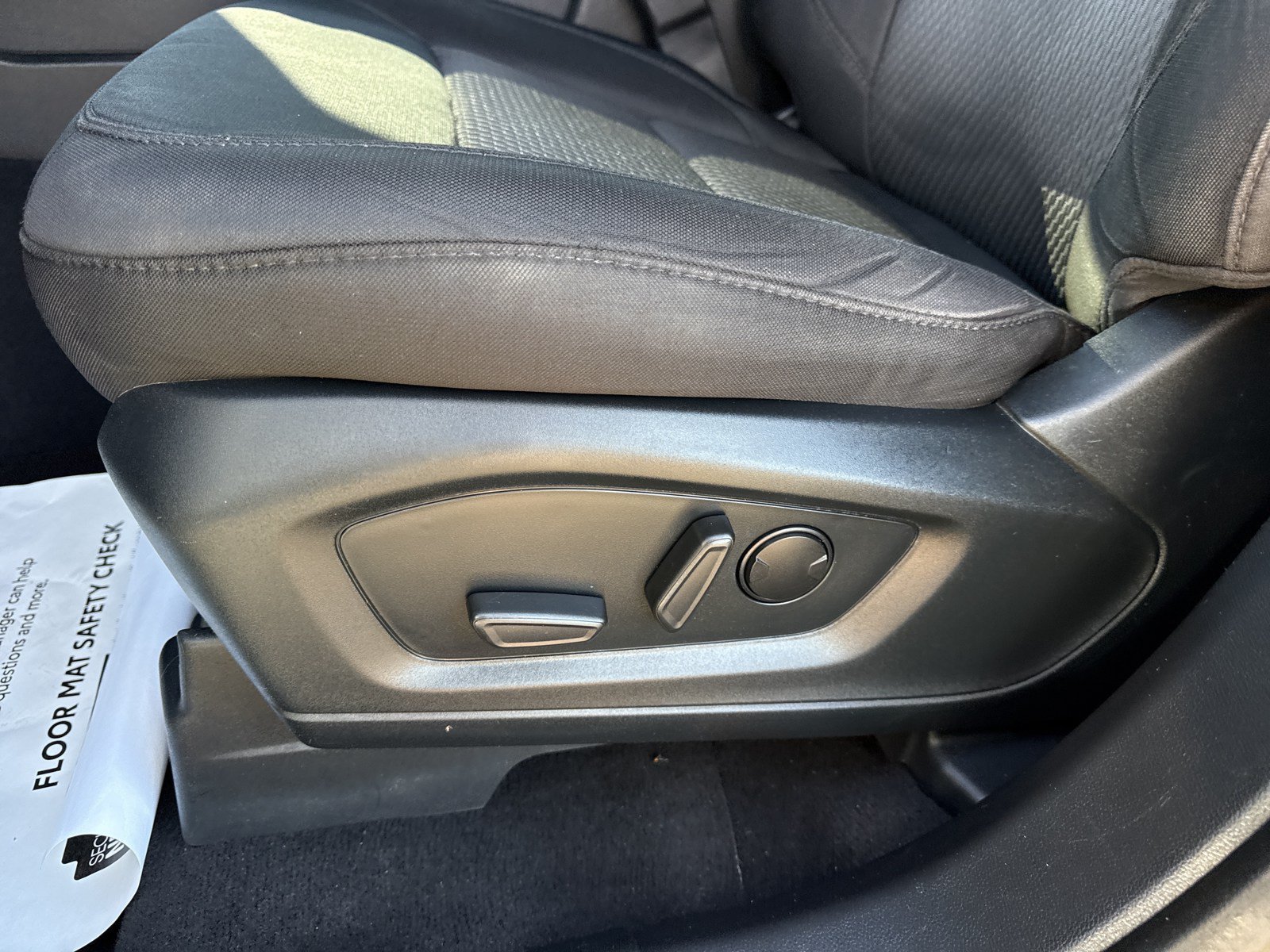 Used 2023 Ford Explorer XLT RWD image 12