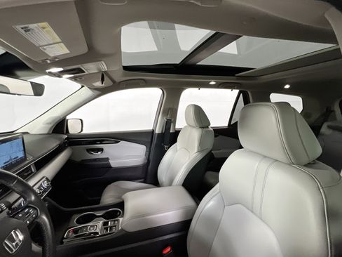 Used 2024 Honda Pilot Touring image 22