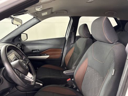 Used 2020 Nissan Kicks SR image 21