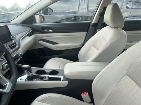 Used 2025 Nissan Altima 2.5 SV image 7