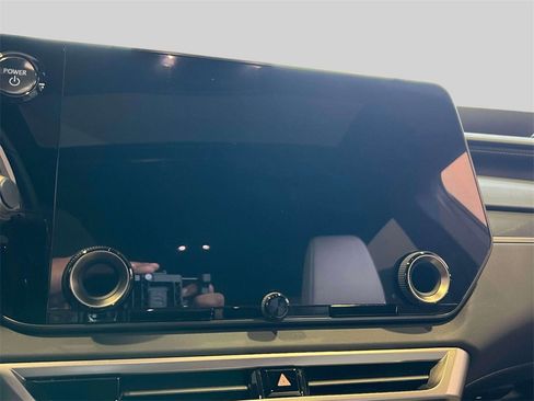 Certified 2025 Lexus RX 350h w/ Kick Sensor & Tow Package image 24