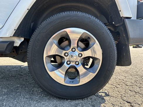 Used 2017 Jeep Wrangler Unlimited Sahara w/ Connectivity Group AWD/4WD image 20
