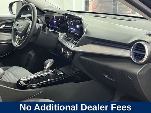Used 2024 Chevrolet Trax LT w/ Driver Confidence Package FWD image 25