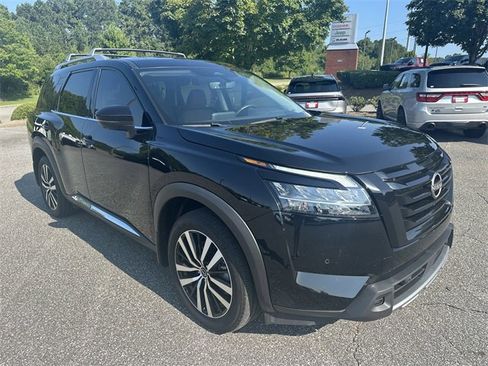Used 2024 Nissan Pathfinder Platinum w/ Black Appearance Package image 7
