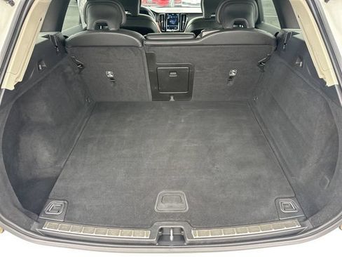 Used 2022 Volvo XC60 B5 Momentum AWD/4WD image 27