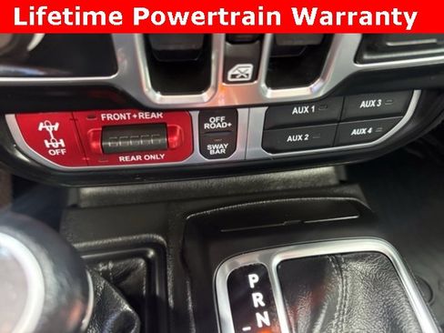 Used 2024 Jeep Gladiator Rubicon w/ Technology Group image 2