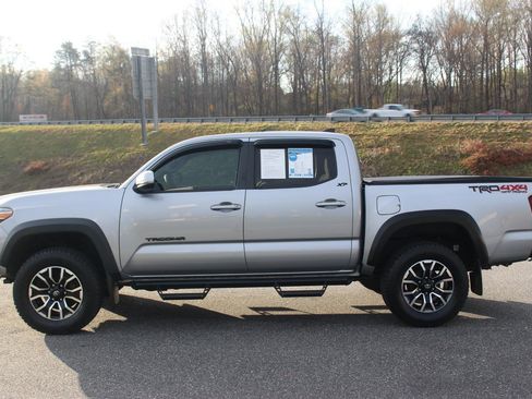 Used 2019 Toyota Tacoma TRD Off-Road w/ Technology Package image 4
