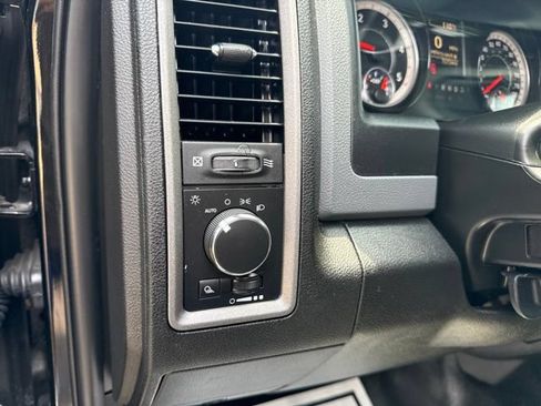 Used 2019 RAM 1500 Tradesman w/ Chrome Appearance Group RWD image 9