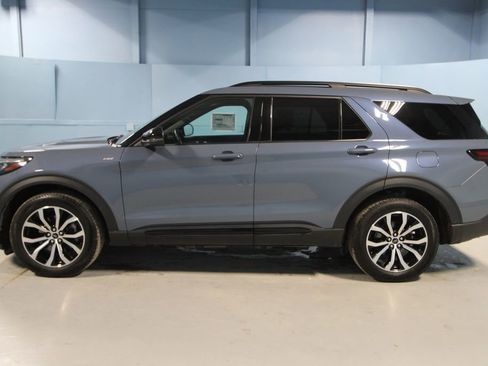 Used 2025 Ford Explorer ST-Line image 34