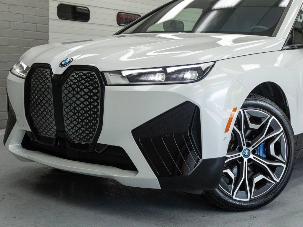 Used 2025 BMW iX xDrive50 AWD/4WD image 11