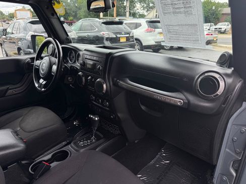 Used 2014 Jeep Wrangler Unlimited Sport w/ Quick Order Package 24S AWD/4WD image 18