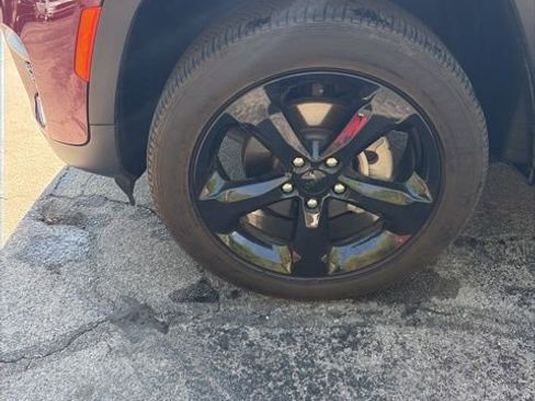 Used 2024 Jeep Grand Cherokee Altitude image 33