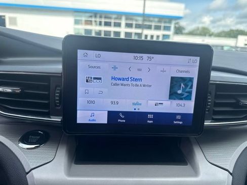 Used 2023 Ford Explorer XLT w/ Equipment Group 202A AWD/4WD image 19