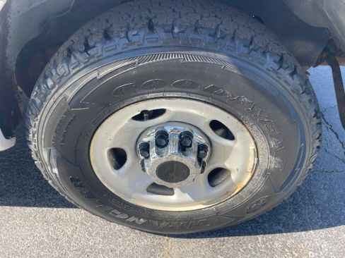 Used 2010 Chevrolet Express 3500 LS image 19