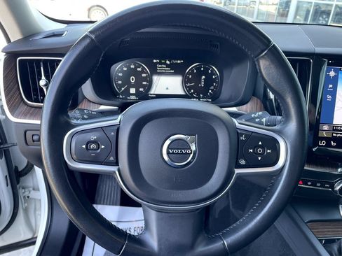 Used 2021 Volvo XC60 T5 Momentum w/ Premium Package AWD/4WD image 13